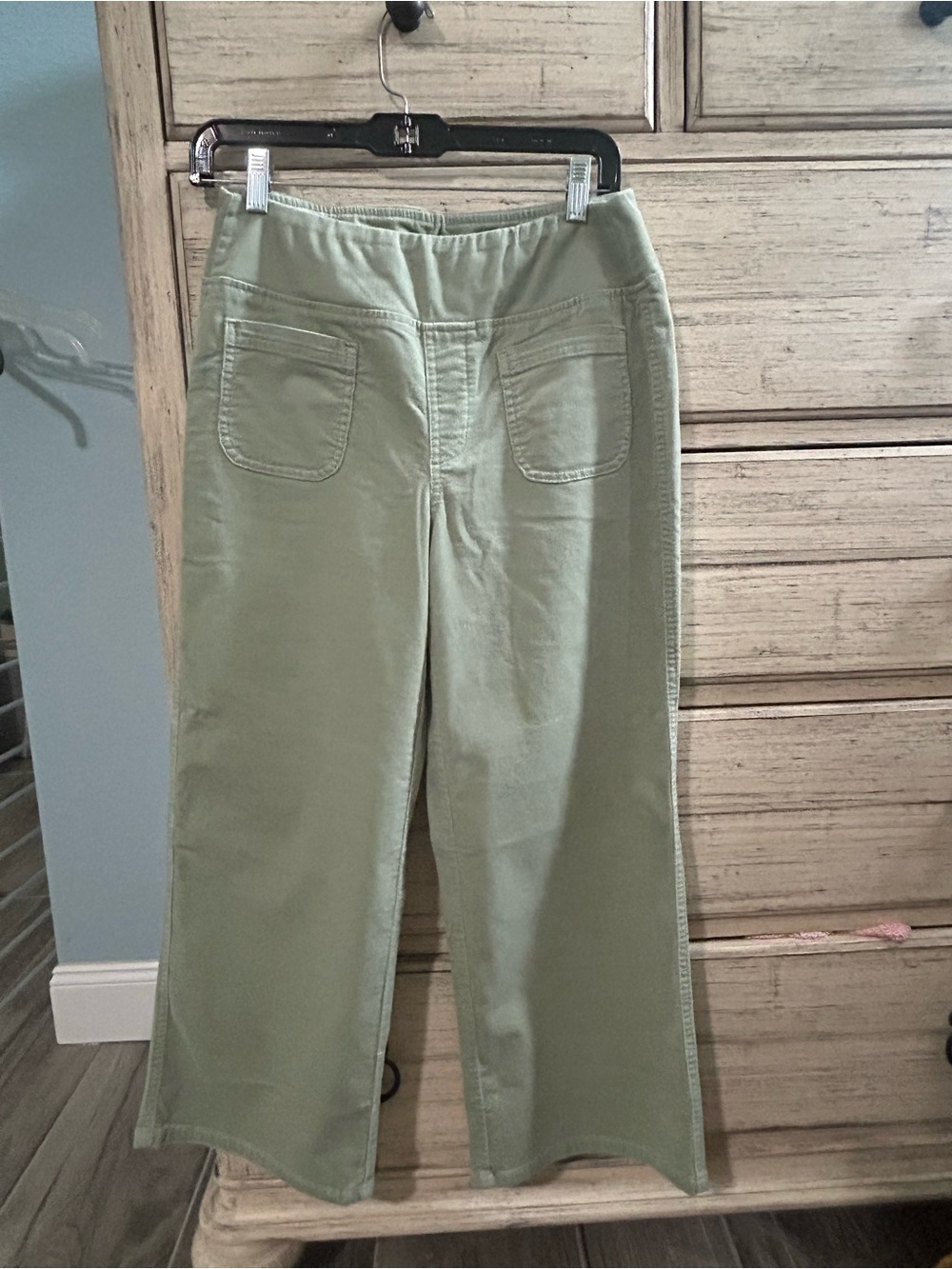 Kim Gravel regular TripleLuxe corduroy gaucho pant in Desert Sage. Size 8